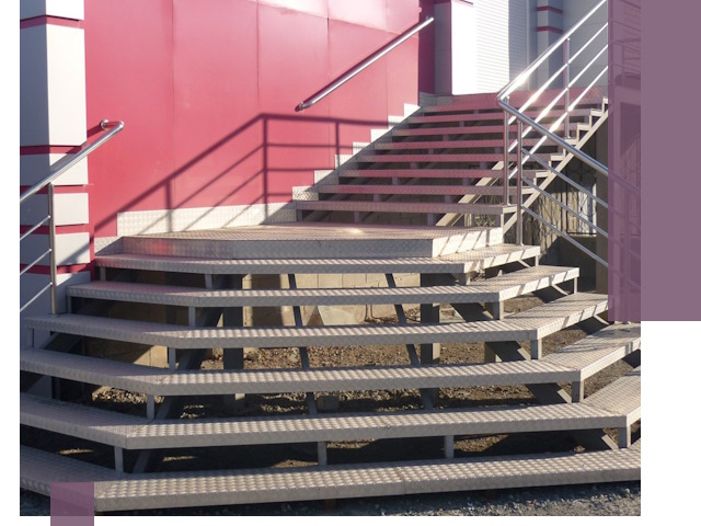 Лестницы для магазина в Советской Гавани — изготовление и монтаж