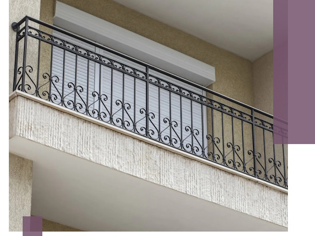 Балконные ограждения из металла и стекла в Советской Гавани для домов