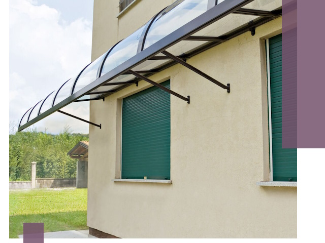 Козырьки над окнами в Советской Гавани — изготовление и монтаж по выгоде