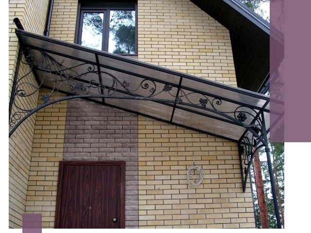 Односкатные козырьки из металла под ключ в Советской Гавани